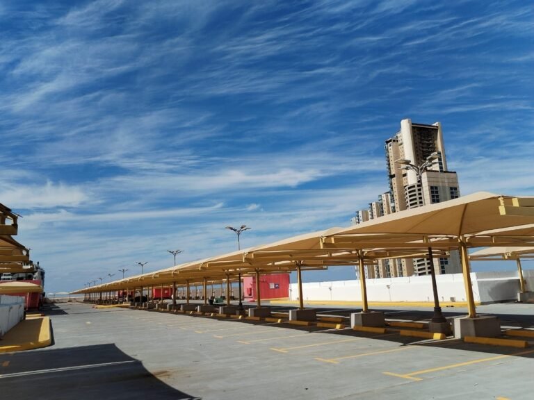 مظلات سيارات متحركة وثابتة في مكة